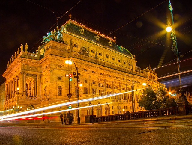 noční provoz u Národního divadla v Praze